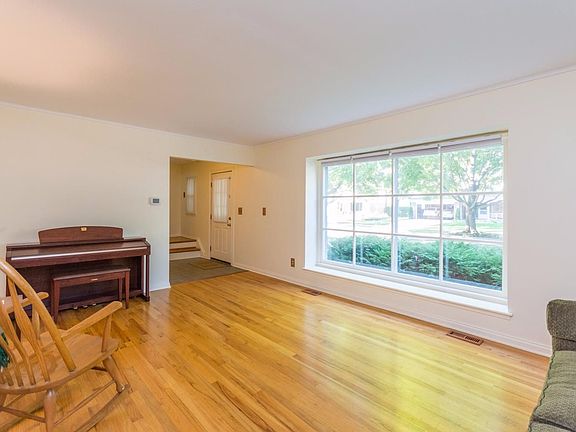 4th image of 2890 N Baylis Dr