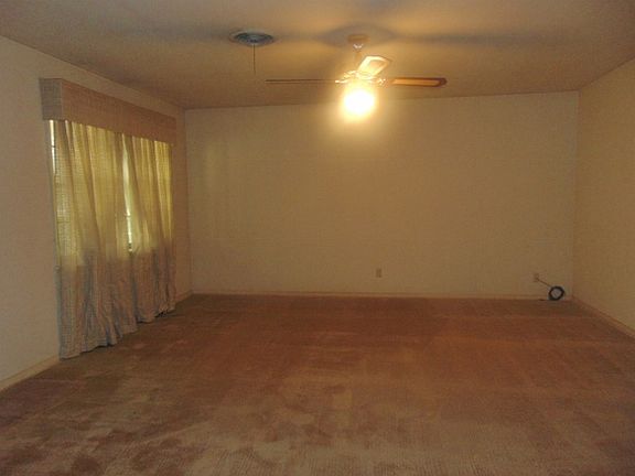 3rd image of 130 Wellenberger Cir