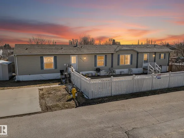 3212 Lakewood Close NW, Edmonton, AB T5S 2R8
