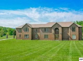 101 Lake Breeze Dr, Dandridge, TN 37725