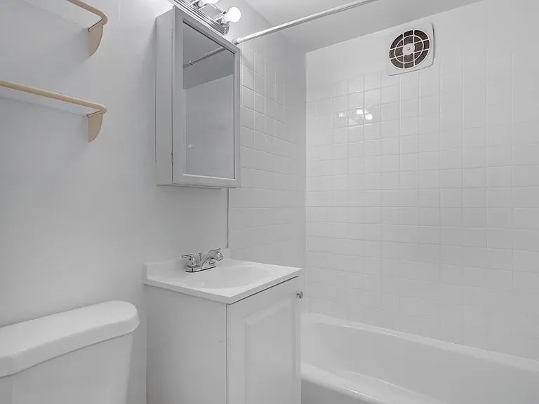 3433 Mount Pleasant St NW #203 — Photo 6