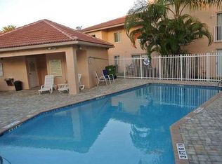 174 Riviera Cir, Weston, FL 33326