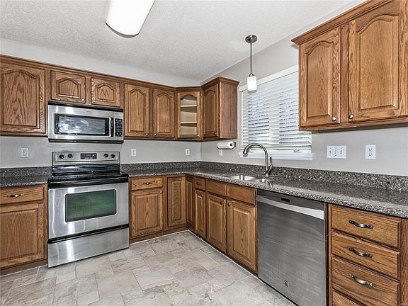 5th image of 1569 Maplewood Ct