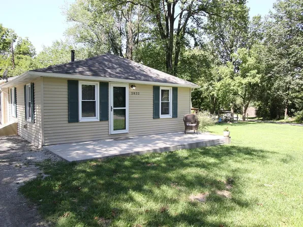 2832 Gerson Ave, Godfrey, IL 62035