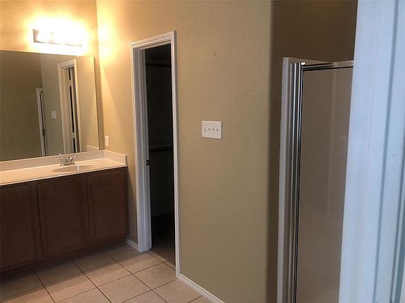 4th image of 9901 Fox Hill Dr
