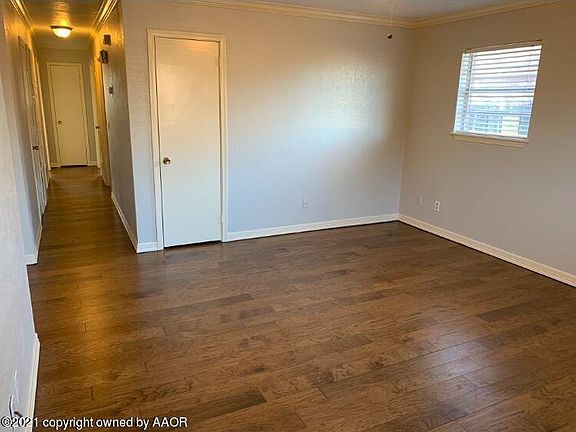 2nd image of 1022 Holly Ln