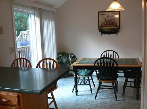 5th image of 33 Woodlawn St