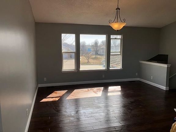 4th image of 220 Sheffield St