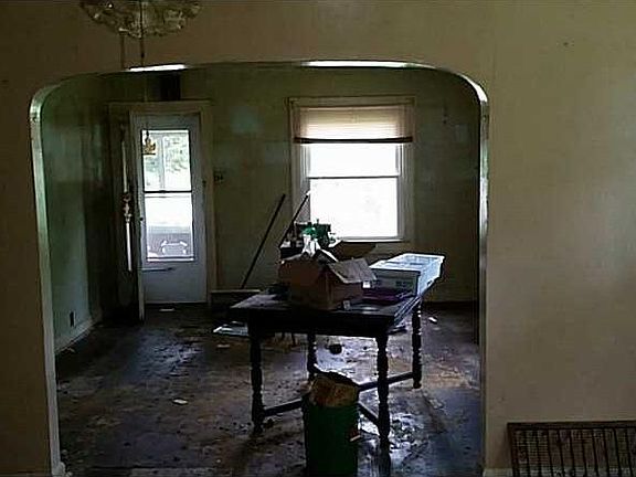 3rd image of 1123 E Dudley Ave