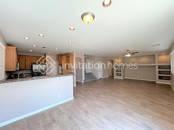 5th image of 433 Mystic River St