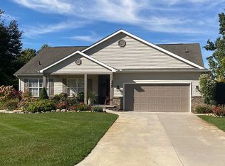 146 Lakeshore Dr, Clarkston, MI 48348