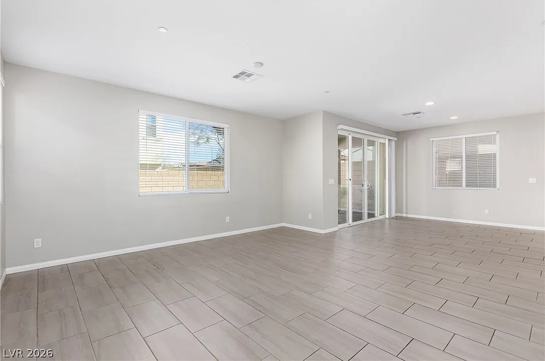 3 bed, 2.5 bath, 2030 sqft, $2,450 — Photo 4