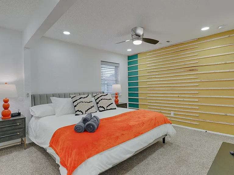 6048 Holiday Ln — Photo 17