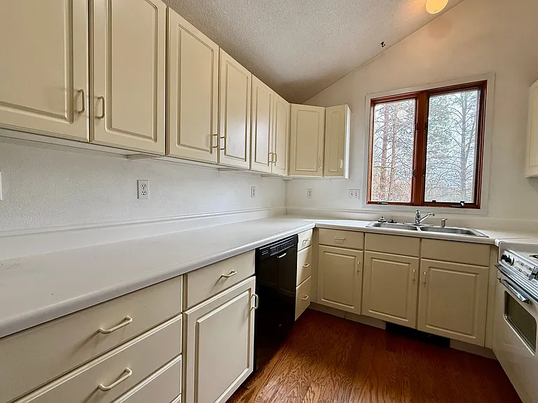 275 SW 2nd St #1 — Photo 15