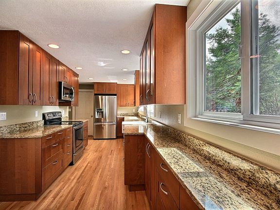 3rd image of 10924 NE 117th Pl