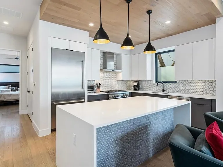 707 E Live Oak St #1 — Photo 9