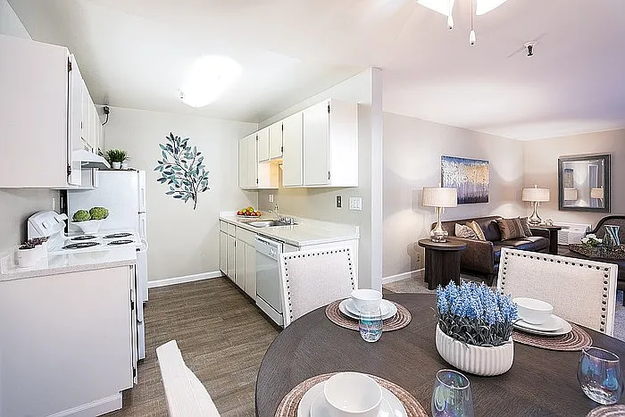 620 Iris Ave — Photo 1