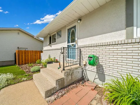 1296 SE Crockford Cres NW, Medicine Hat, AB T1A 7C5