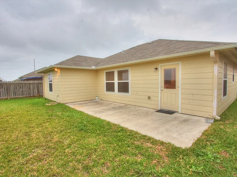 2201 Abeto Dr — Photo 10