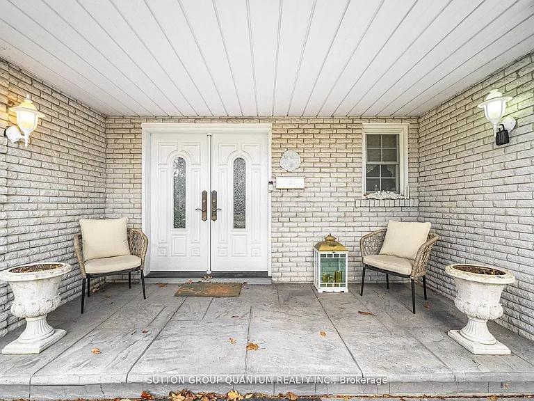 1511 Ifield Rd — Photo 4
