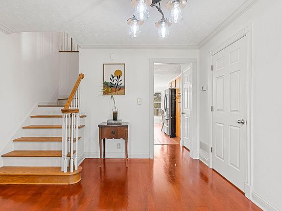 4th image of 490 Arrowhead Springs Ln