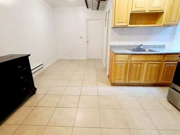 2nd image of 675 Dawson St #19B