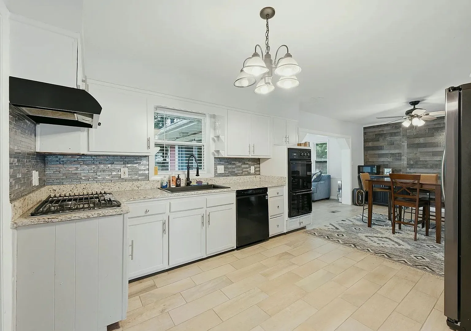 Room in 4 Bedroom Home in Atlanta — Photo 3