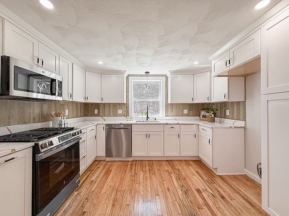 2nd image of 260 South St