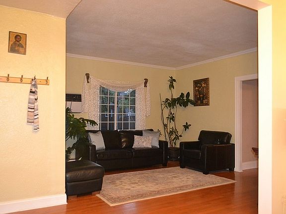 3rd image of 23503 Seward Ave