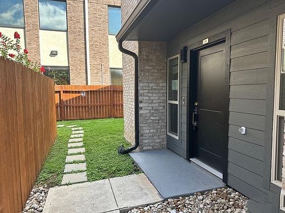 2nd image of 2718 Old Field Dr APT 101