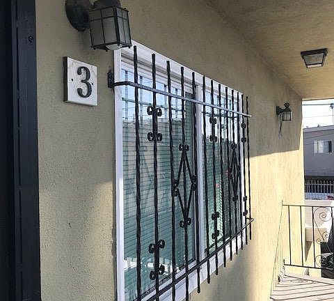 2nd image of 606 W 79th St APT 3