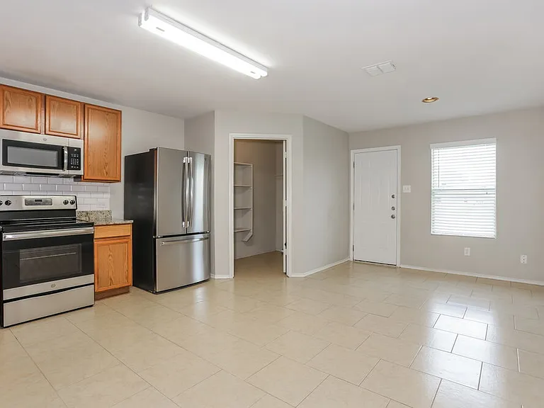 1453 Castle Ridge Rd — Photo 6