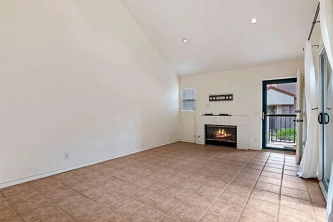 3 bed, 2.5 bath, 1332 sqft, $4,300 — Photo 4