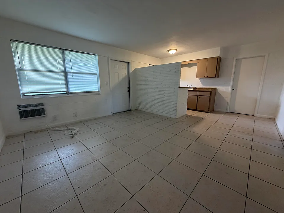 711 NW 4th Ave #2