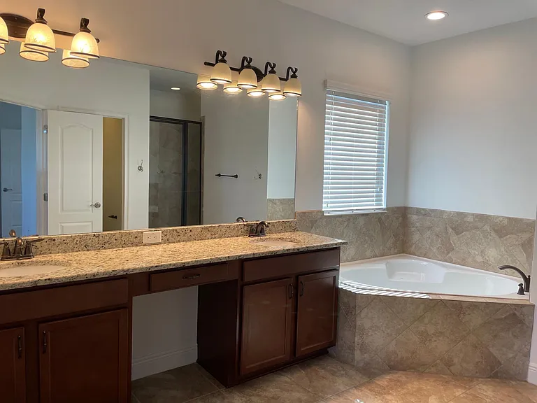 7952 Hampton Lake Dr — Photo 19