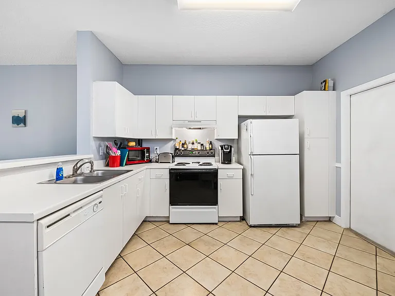 2185 Salerno Cir — Photo 11