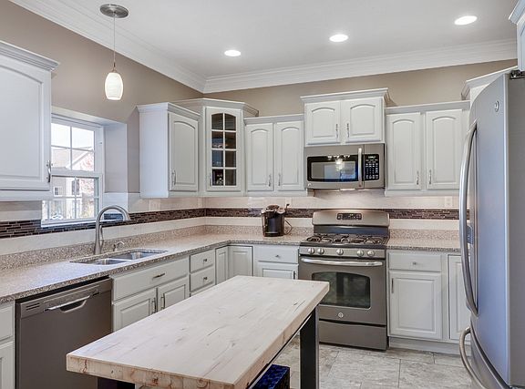 4th image of 3510 Armstrong Dr