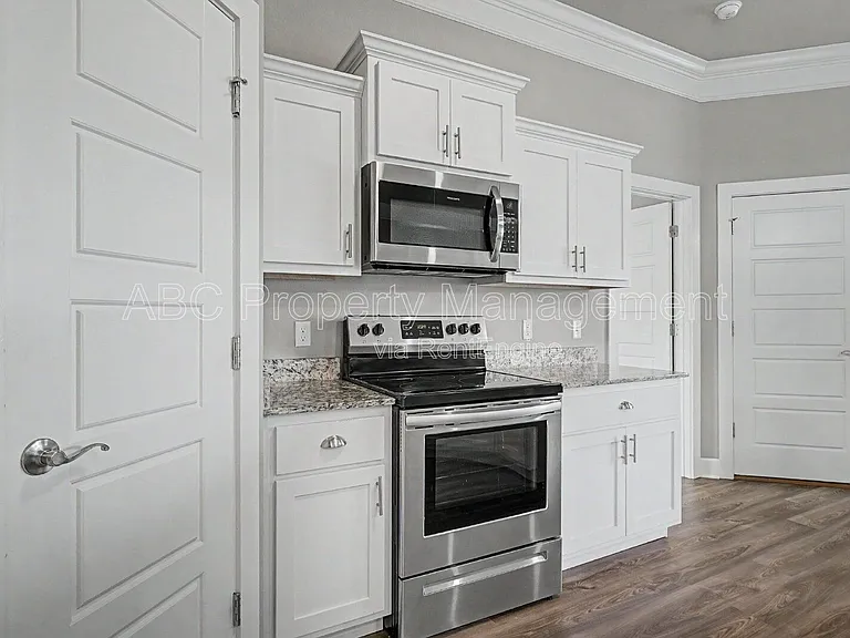 361 Captain Hopkins St — Photo 2