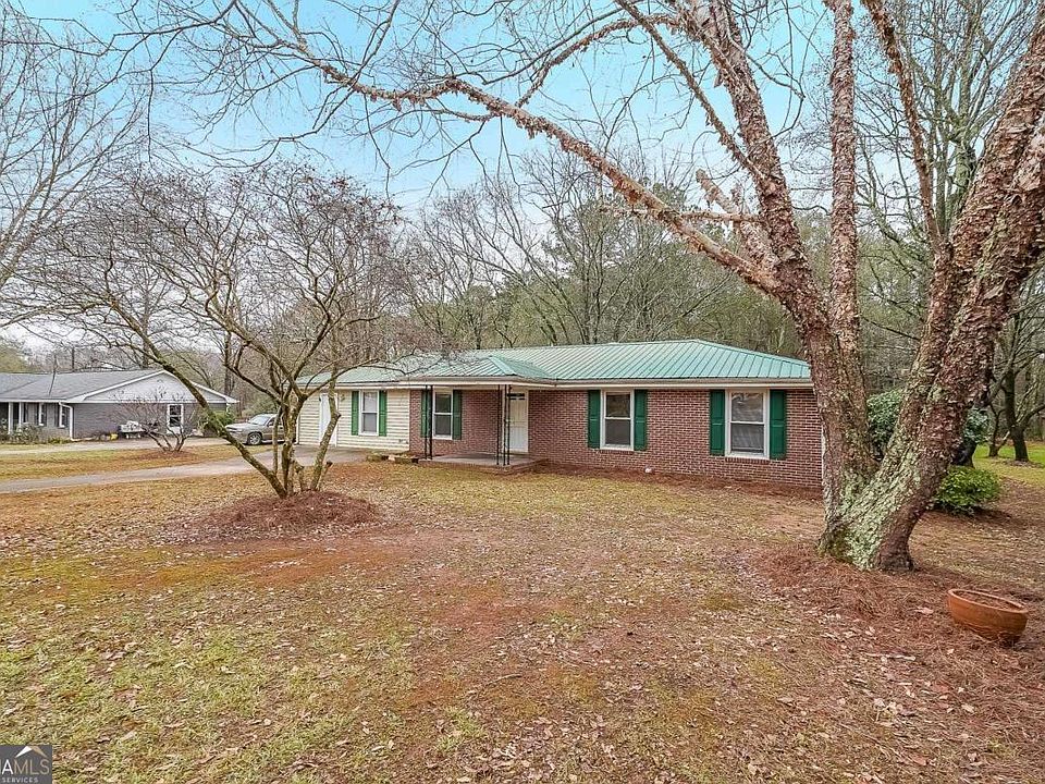 1st image of 900 Victoria Ln