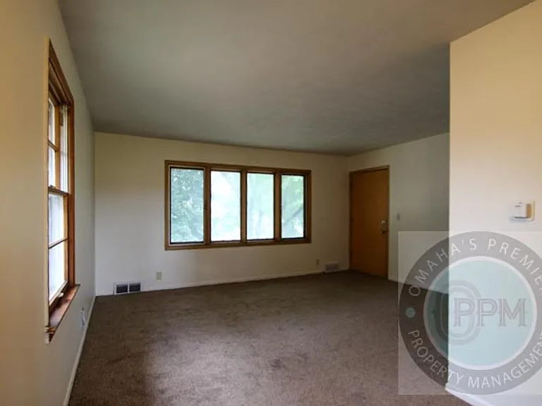 3758 S 82nd St — Photo 3