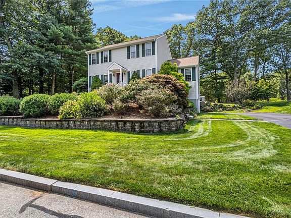 5th image of 5 Lauretta Ln