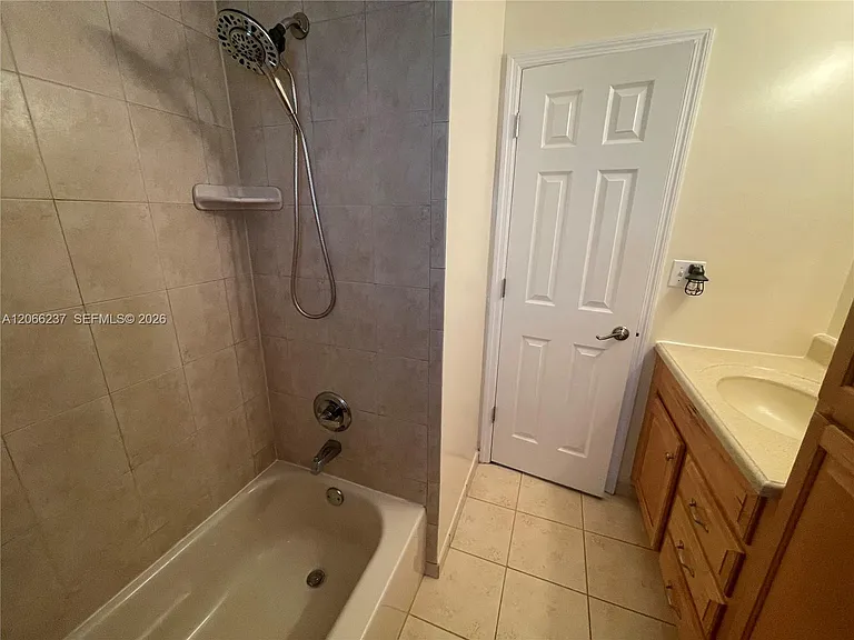9301 SW 54th St — Photo 28