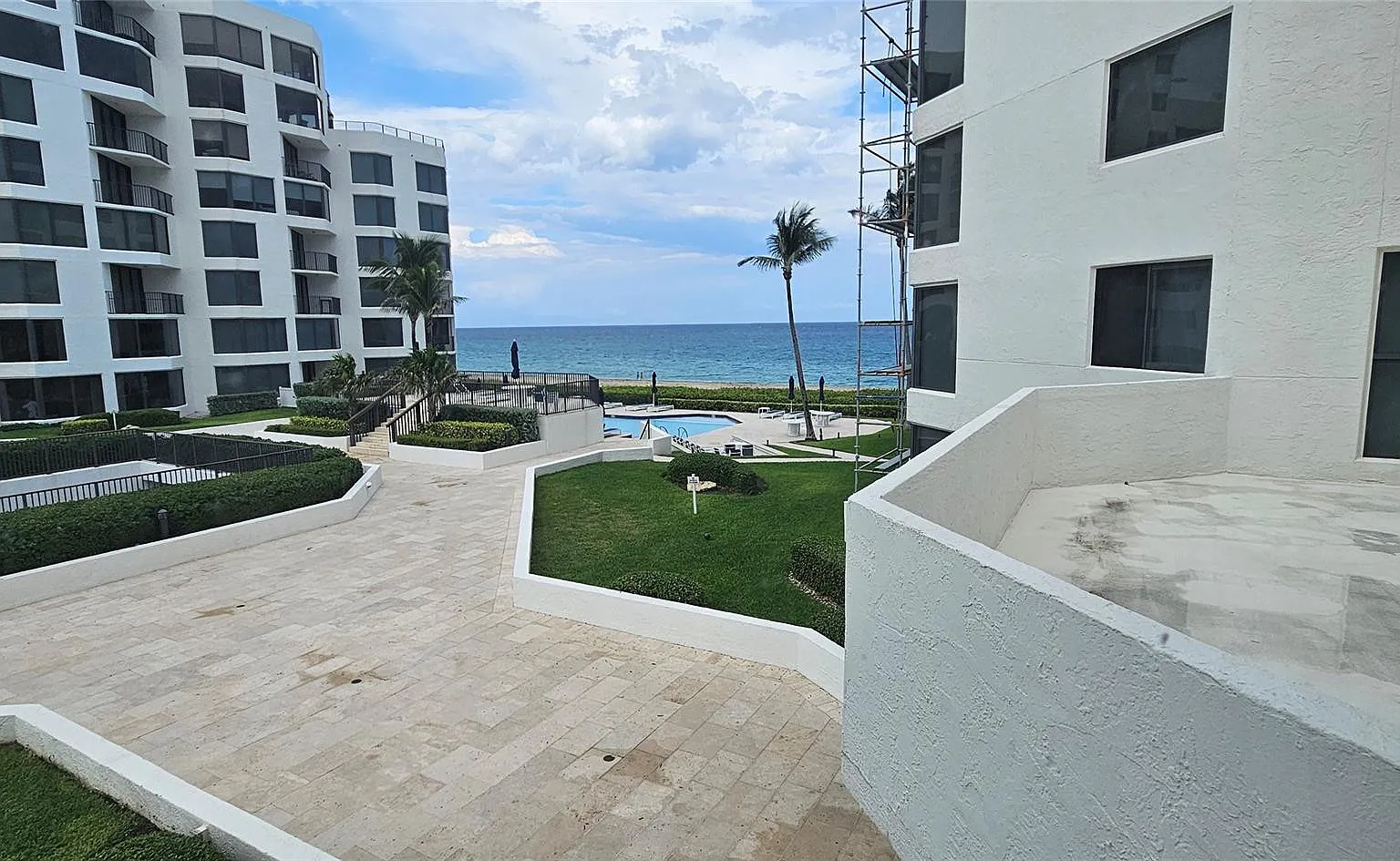 2 bed, 2.5 bath, 2240 sqft, $7,200 — Photo 4