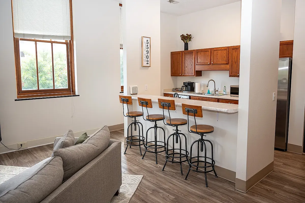 City Hall Apartments — Photo 1