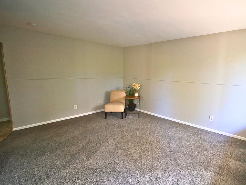 2nd image of 785 N Harris Rd #2