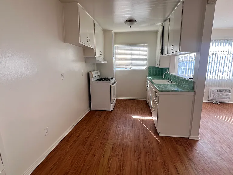 7507 Sepulveda — Photo 11