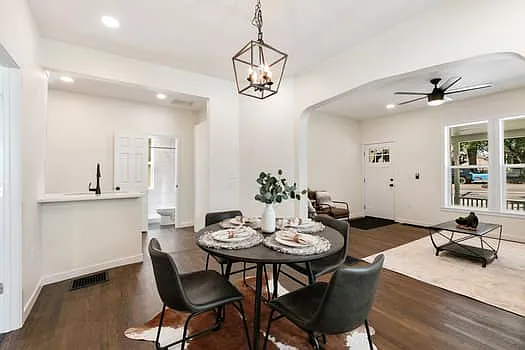 227 N Walnut St — Photo 13
