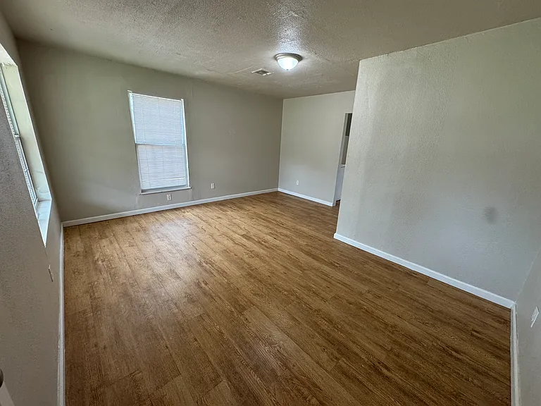 3416 S Liberty Ave — Photo 2