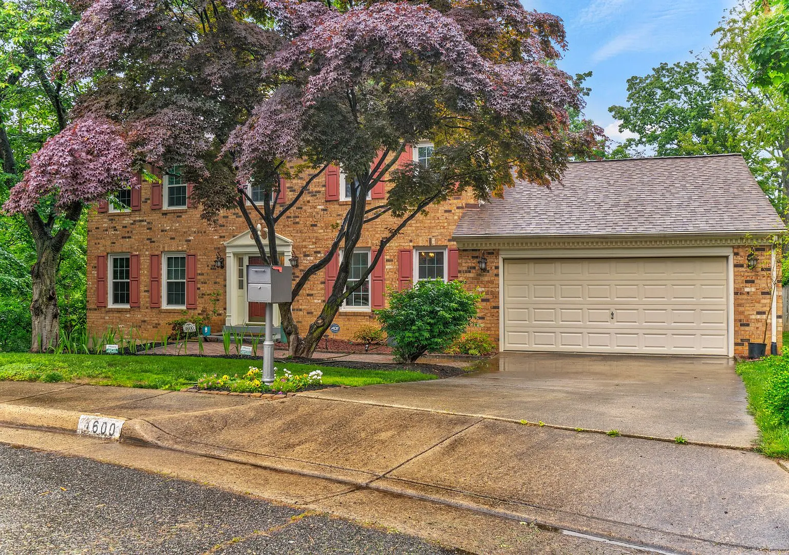 Exceptional Three Level Colonial Near DC — Photo 1