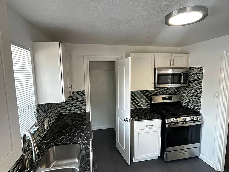 1525 & 1535 Filbert Court — Photo 11